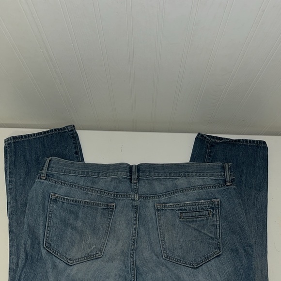 Old Navy cropped light wash jeans slightly distressed - Picture 3 of 7